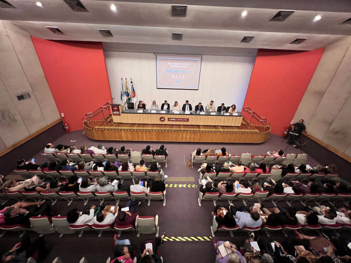 Roda de Conversa: Um Olhar para as Crianças e Adolescentes Transgêneros (CODCOM)