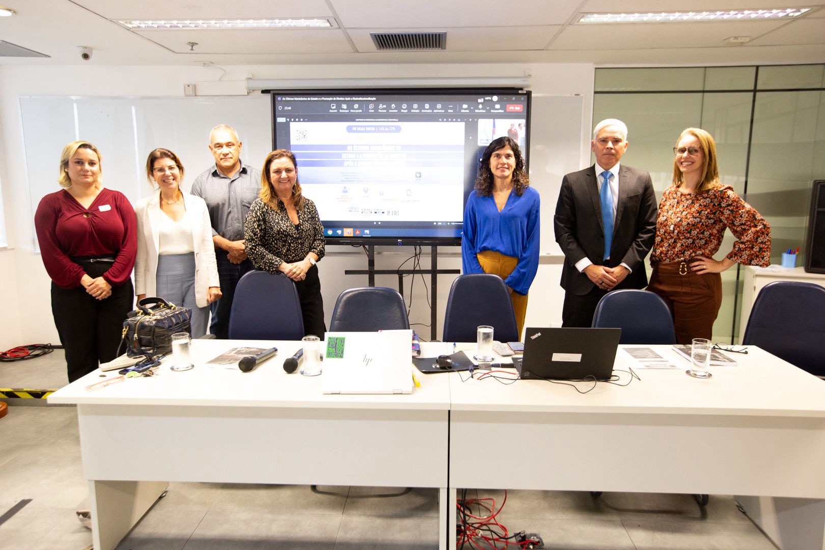 A mesa de abertura contou com a presença das promotoras de Justiça Cristiane Branquinho e Viviane Alves, respectivamente coordenadora e subcoordenadora do CAO Cível e Pessoa com Deficiência/MPRJ, além do promotor de Justiça Alexandre Joppert, Vice-Diretor do IERBB.